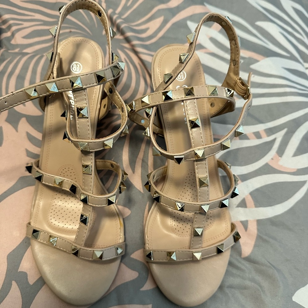 NIB Studded Beige leather Sandals size 8.5 by Forever